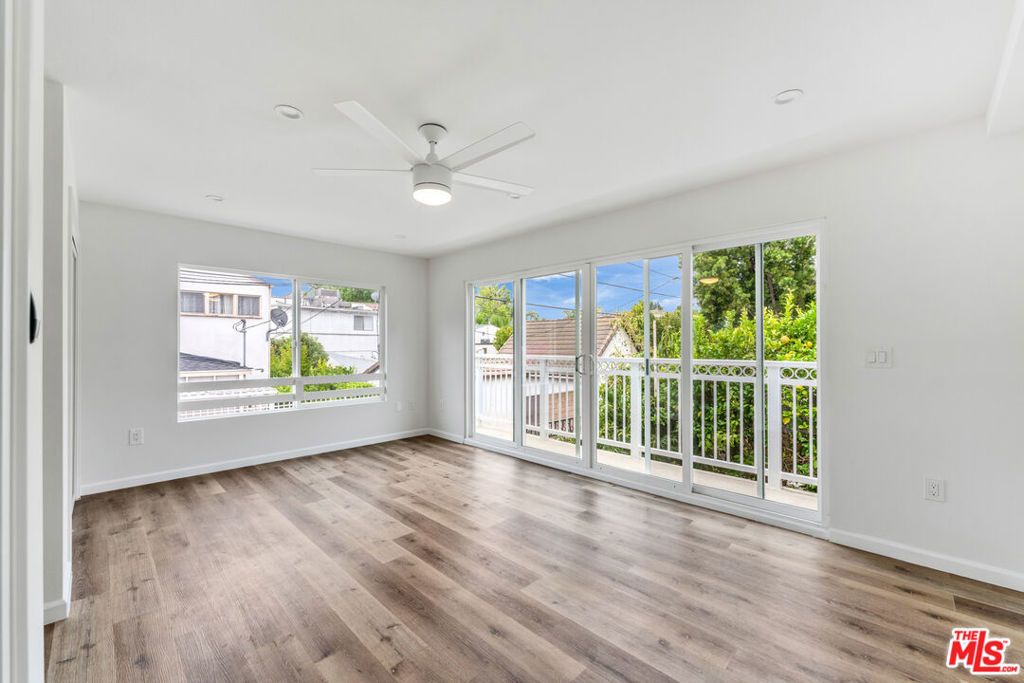 Image 38 of property listing at 256 N Doheny Drive, Beverly Hills, CA 90211