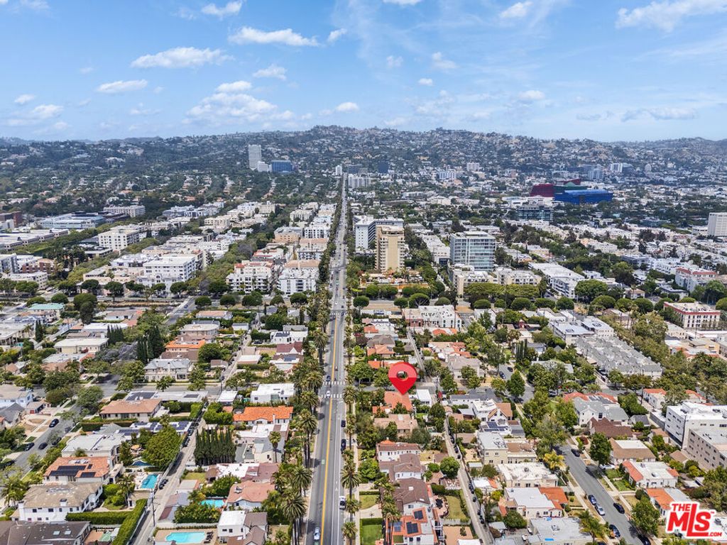 Image 43 of property listing at 256 N Doheny Drive, Beverly Hills, CA 90211