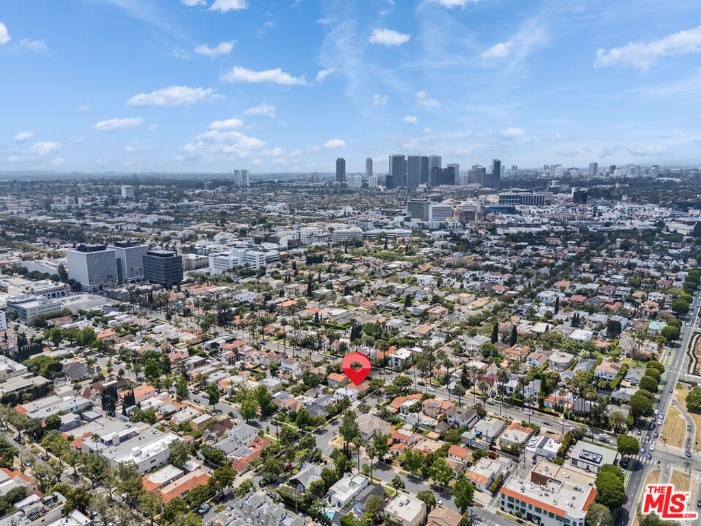 Image 44 of property listing at 256 N Doheny Drive, Beverly Hills, CA 90211