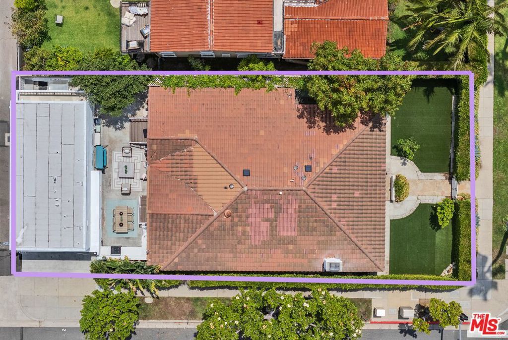Image 45 of property listing at 256 N Doheny Drive, Beverly Hills, CA 90211