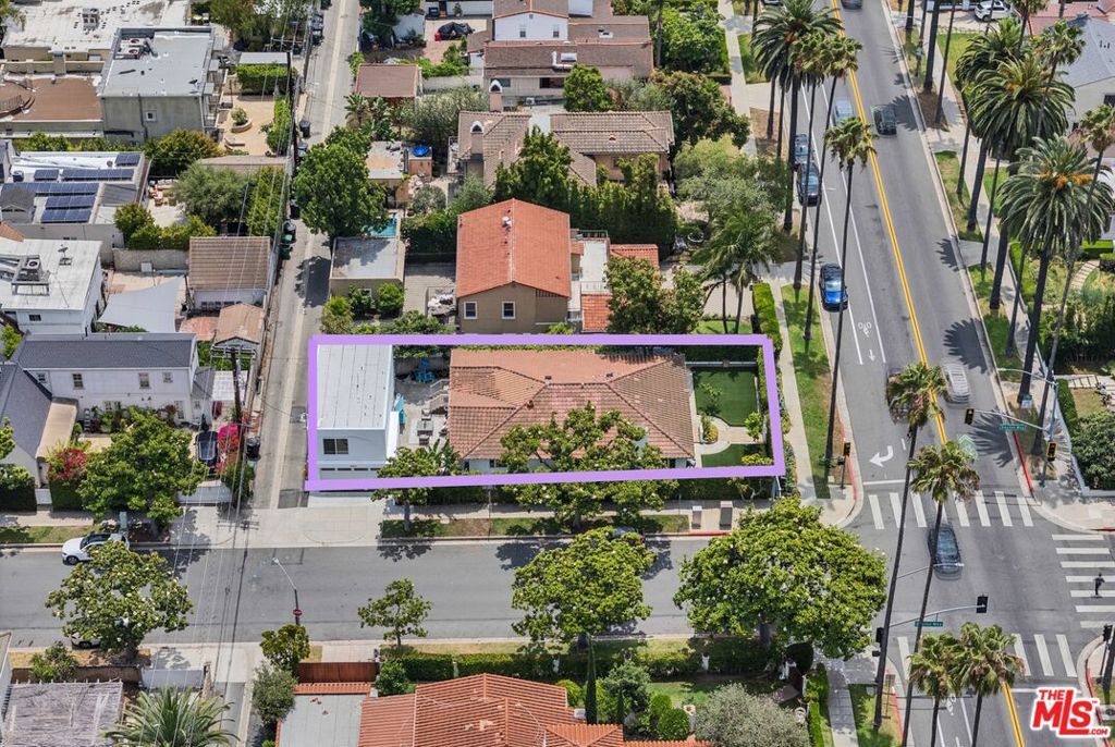 Image 47 of property listing at 256 N Doheny Drive, Beverly Hills, CA 90211