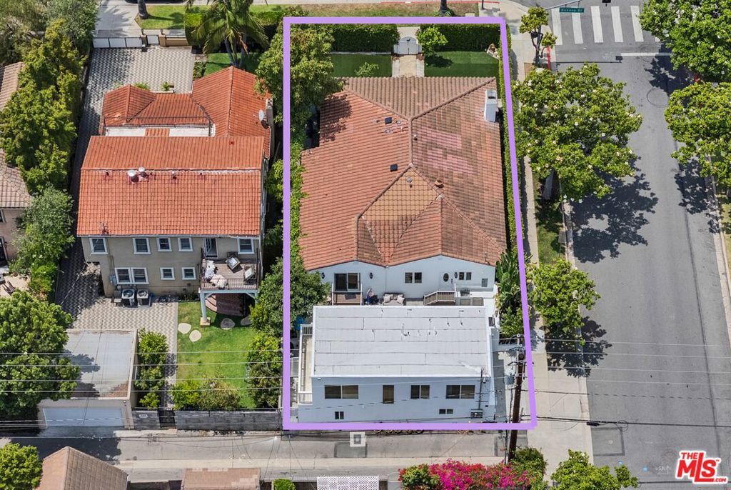 Image 48 of property listing at 256 N Doheny Drive, Beverly Hills, CA 90211