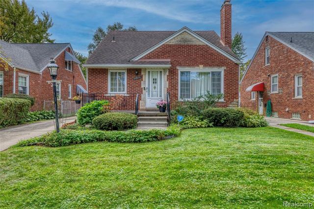 20514 Lochmoor Street, Harper Woods, MI 48225