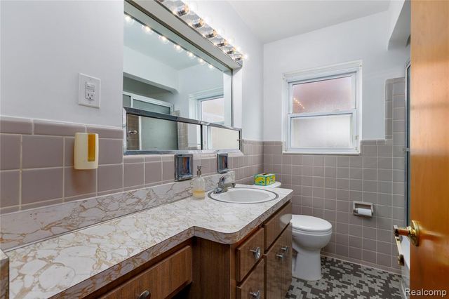 20514 Lochmoor Street, Harper Woods, MI 48225