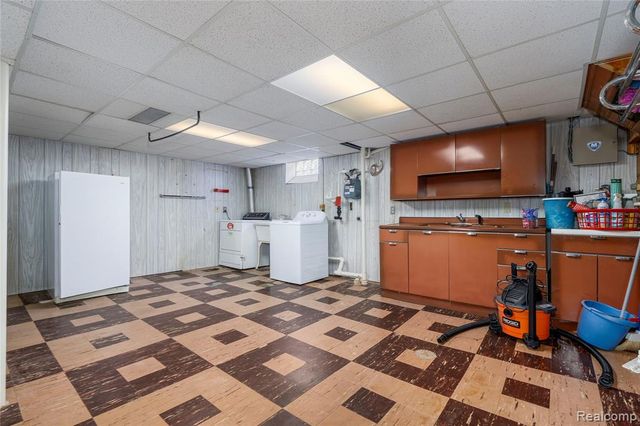 20514 Lochmoor Street, Harper Woods, MI 48225
