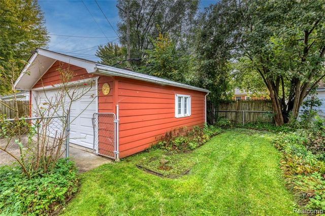 20514 Lochmoor Street, Harper Woods, MI 48225