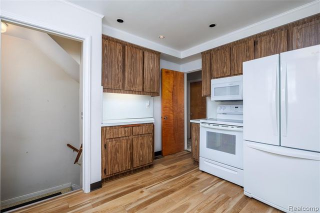 20514 Lochmoor Street, Harper Woods, MI 48225