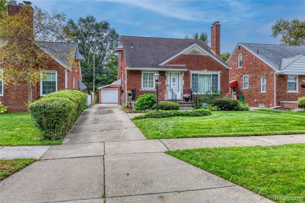 20514 Lochmoor Street, Harper Woods, MI 48225