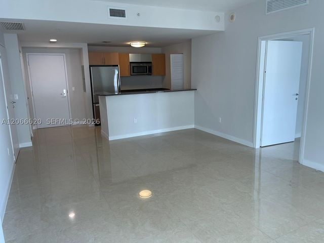 300 S Biscayne Blvd T-2804, Miami, FL 33131