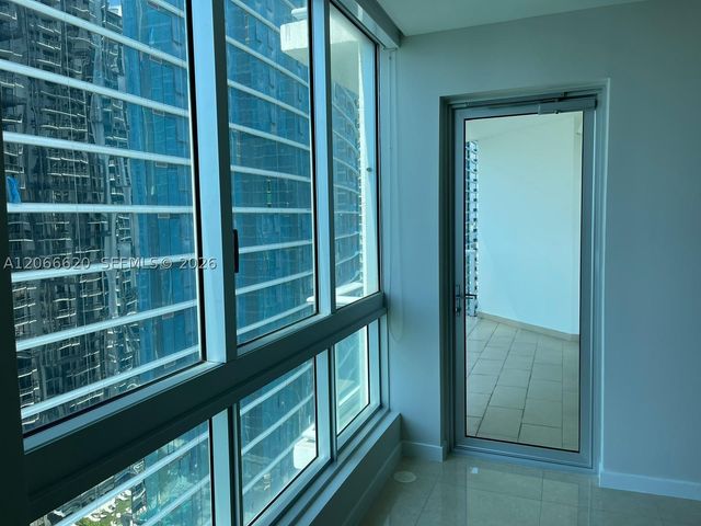 300 S Biscayne Blvd T-2804, Miami, FL 33131