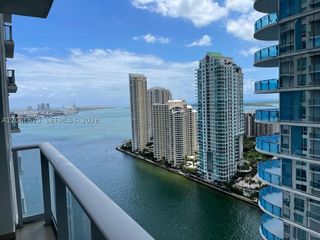 300 S Biscayne Blvd T-2804, Miami, FL 33131