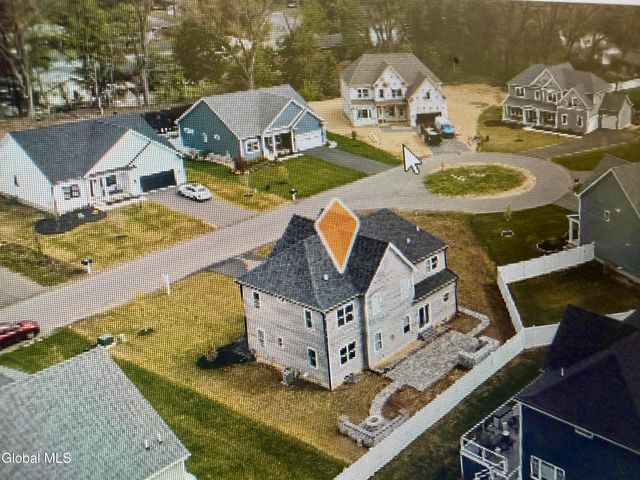 13 Edenfield Street, Colonie, NY 12211