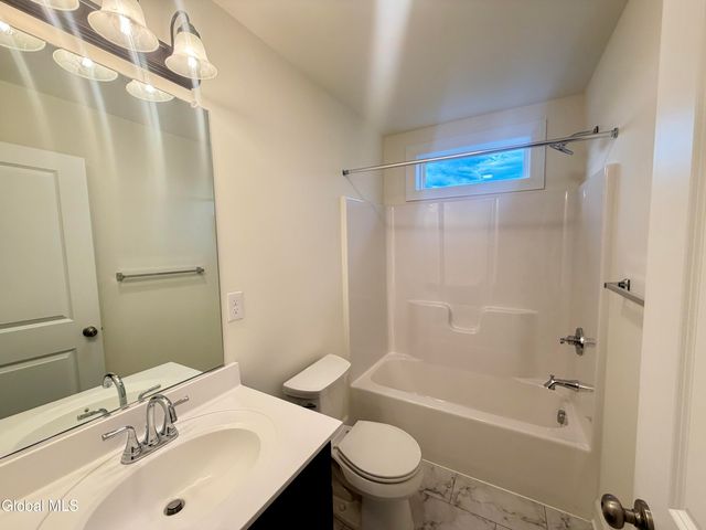 13 Edenfield Street, Colonie, NY 12211