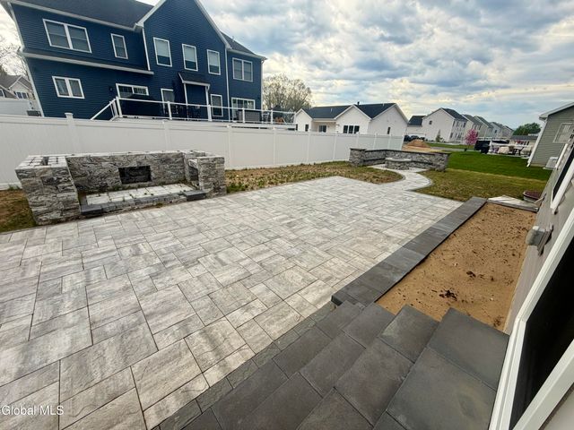 13 Edenfield Street, Colonie, NY 12211