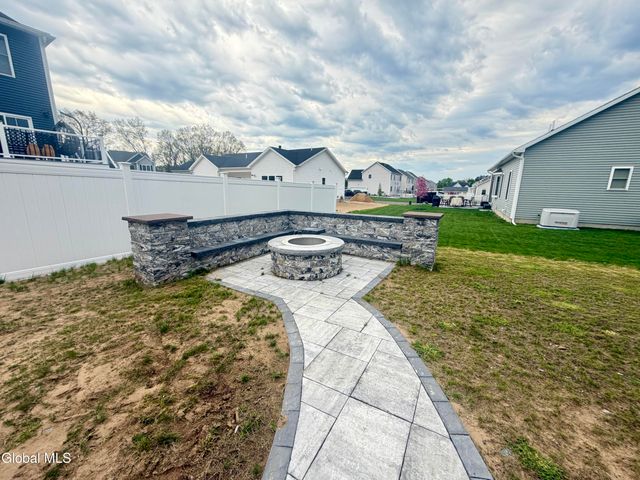 13 Edenfield Street, Colonie, NY 12211