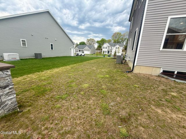 13 Edenfield Street, Colonie, NY 12211