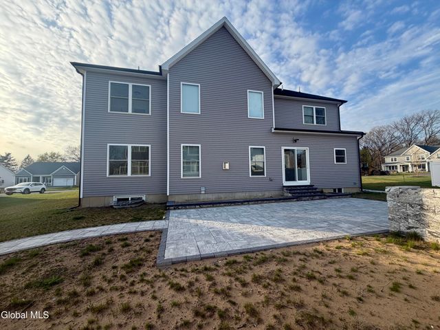13 Edenfield Street, Colonie, NY 12211