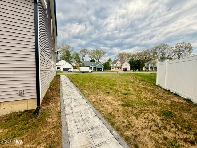 13 Edenfield Street, Colonie, NY 12211