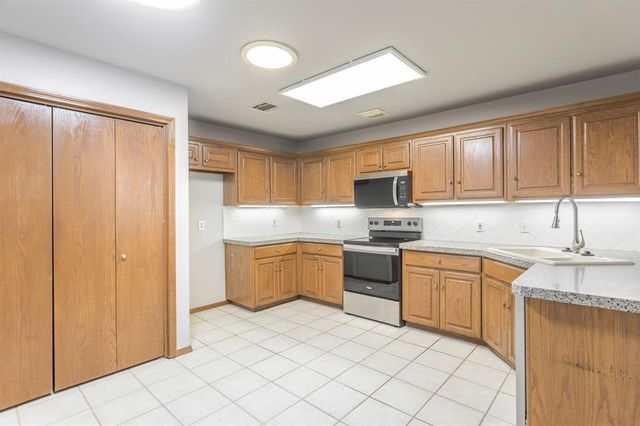 2455 Manchester Drive 37, Oklahoma City, OK 73120