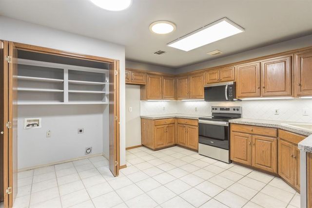 2455 Manchester Drive 37, Oklahoma City, OK 73120