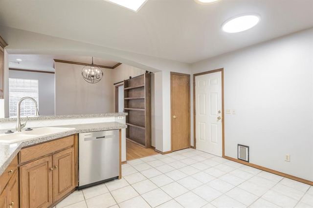 2455 Manchester Drive 37, Oklahoma City, OK 73120