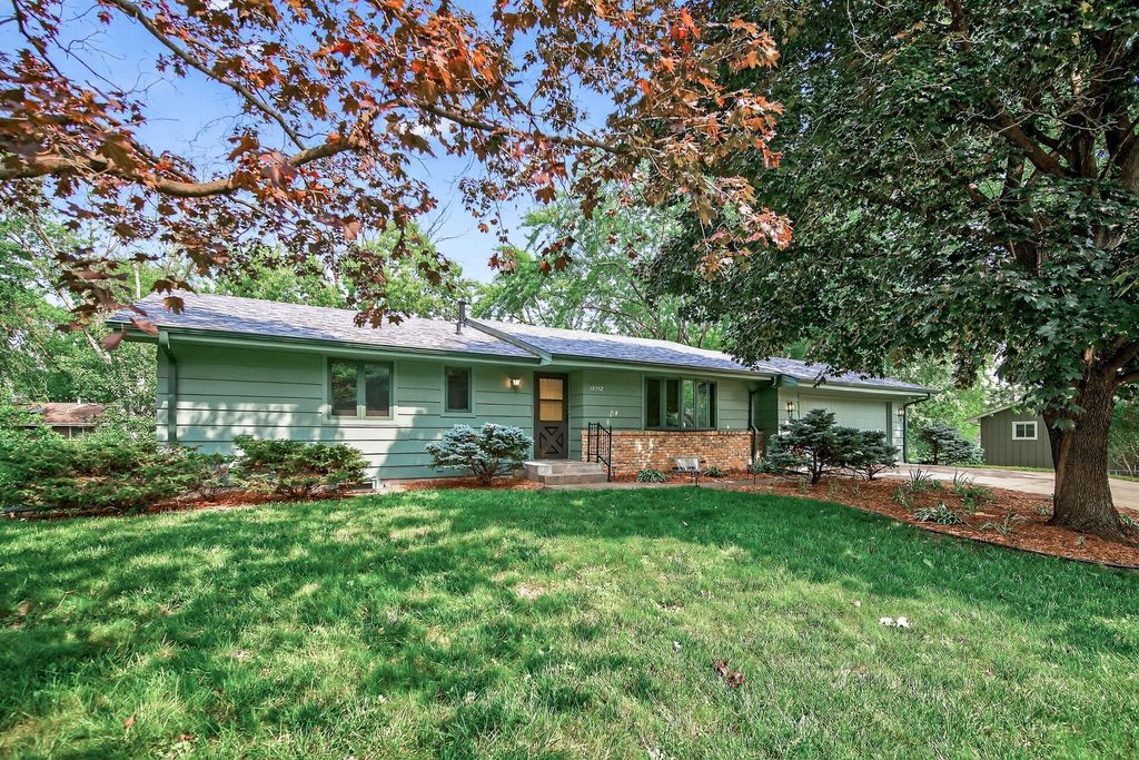 10352 Columbus Circle, Bloomington, MN 55420