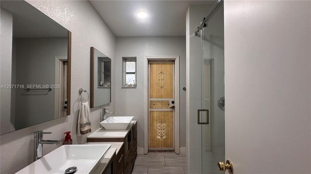 18921 W Oakmont Drive, Hialeah, FL 33015