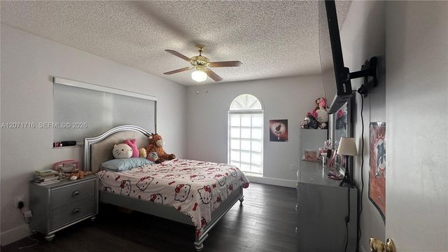 18921 W Oakmont Drive, Hialeah, FL 33015