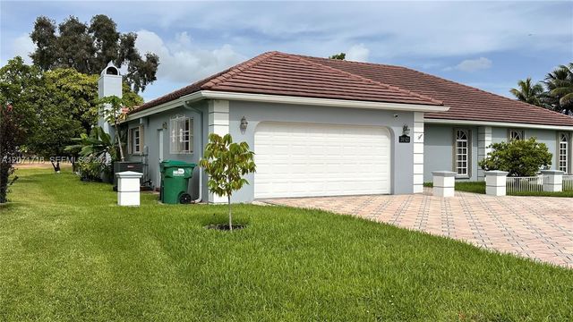 18921 W Oakmont Drive, Hialeah, FL 33015