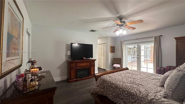 18921 W Oakmont Drive, Hialeah, FL 33015