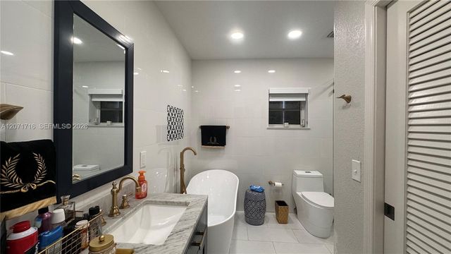 18921 W Oakmont Drive, Hialeah, FL 33015