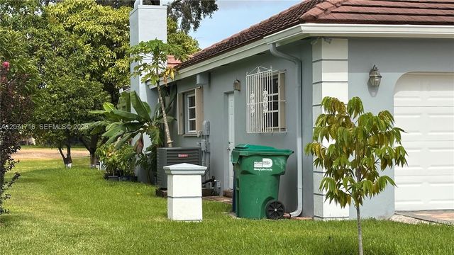 18921 W Oakmont Drive, Hialeah, FL 33015