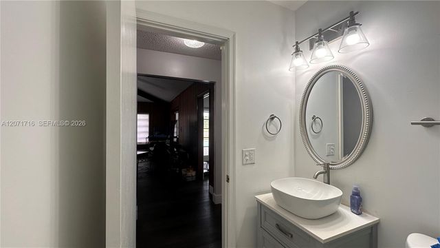 18921 W Oakmont Drive, Hialeah, FL 33015