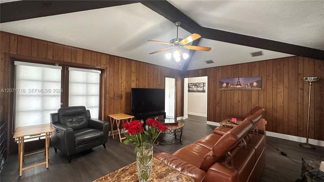 18921 W Oakmont Drive, Hialeah, FL 33015