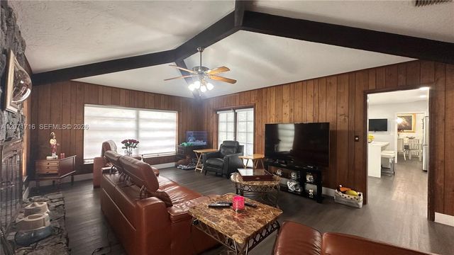 18921 W Oakmont Drive, Hialeah, FL 33015