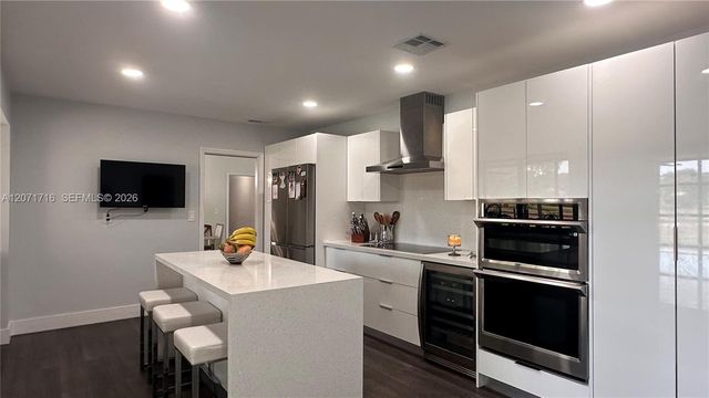 18921 W Oakmont Drive, Hialeah, FL 33015