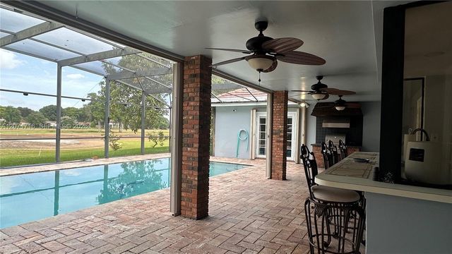 18921 W Oakmont Drive, Hialeah, FL 33015