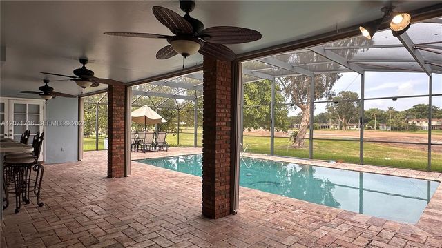 18921 W Oakmont Drive, Hialeah, FL 33015