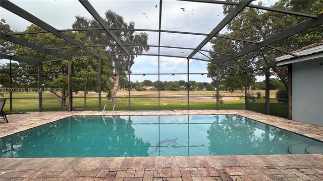 18921 W Oakmont Drive, Hialeah, FL 33015