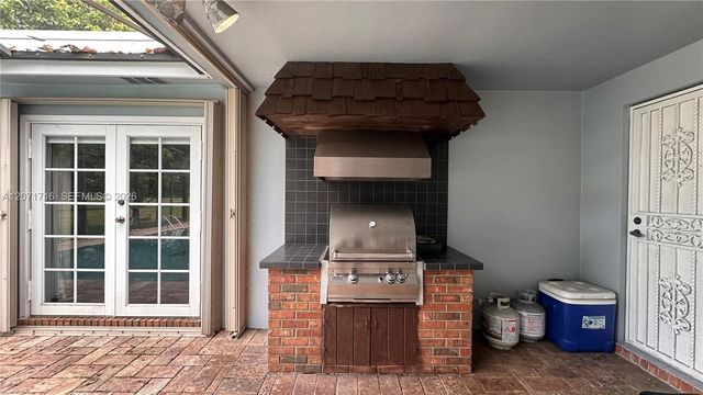 18921 W Oakmont Drive, Hialeah, FL 33015