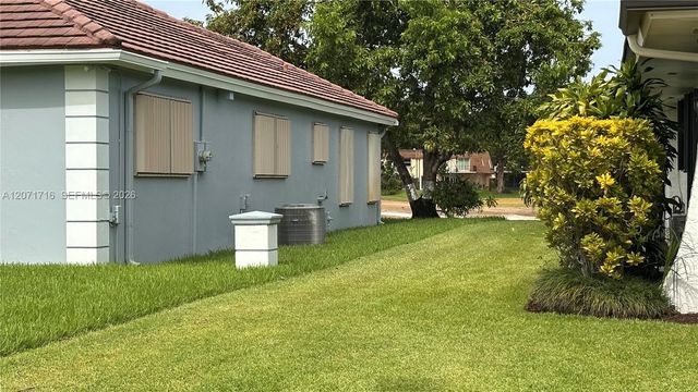 18921 W Oakmont Drive, Hialeah, FL 33015