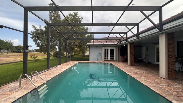 18921 W Oakmont Drive, Hialeah, FL 33015