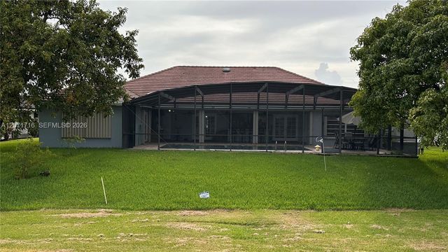 18921 W Oakmont Drive, Hialeah, FL 33015