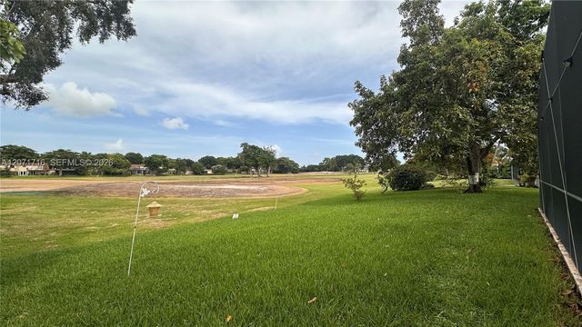 18921 W Oakmont Drive, Hialeah, FL 33015