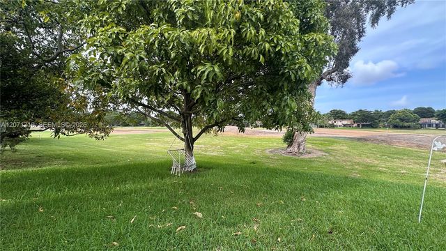 18921 W Oakmont Drive, Hialeah, FL 33015