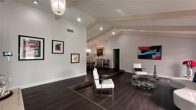 18921 W Oakmont Drive, Hialeah, FL 33015