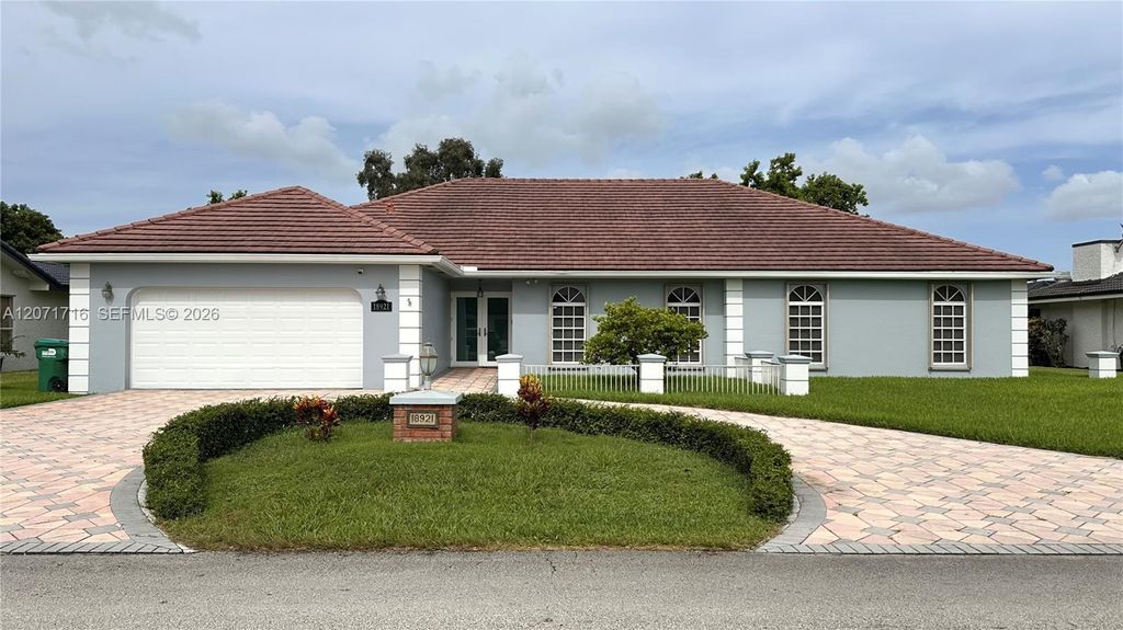 18921 W Oakmont Drive, Hialeah, FL 33015