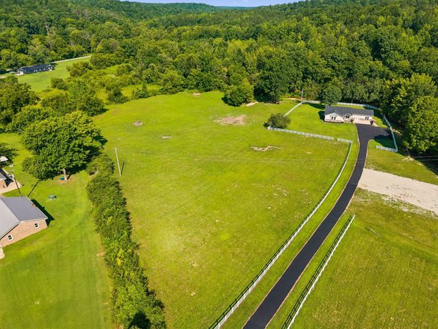 1513 Centerville Hwy, Hohenwald, TN 38462