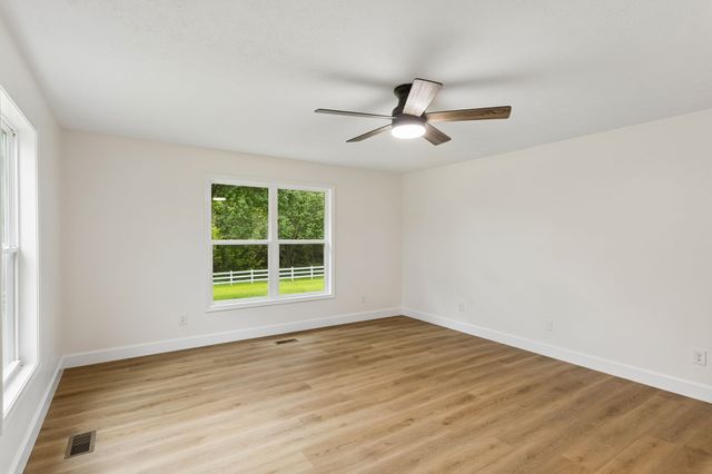 1513 Centerville Hwy, Hohenwald, TN 38462
