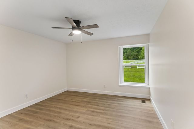 1513 Centerville Hwy, Hohenwald, TN 38462